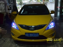 现代瑞纳加装奥迪Q5小糸双光透镜,4300K飞利浦灯泡,新款奥迪A6L安定器,恶魔眼天...