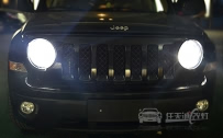 Jeep自由客 大灯改装全新海拉5双光透镜、新款飞利浦XV 4800K氙气灯泡、博世快启安定器