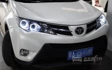 丰田RAV4 车灯改装原厂小糸Q5双光透镜、飞利浦D1S 4200K氙气灯泡、白色光导天使眼