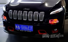 Jeep自由光车灯改装任天诚定制钻石版双光透镜、飞利浦XV 4800K 氙气灯泡、红色恶魔眼